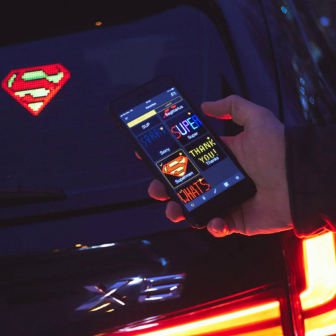 Panou LED Emoji Animat Pentru Mașină — Stil Modern și Interactiv 